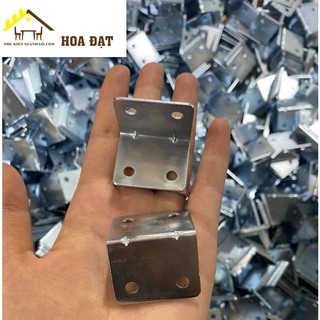100 cái -Pát sắt bốn lỗ 33x27x1.2mm, kẽm trắng P3530