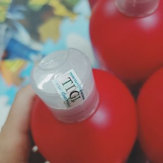 Cặp dầu gội tigi đỏ
