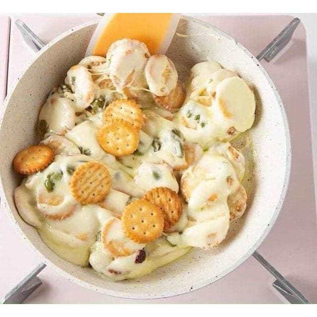 Bánh quy tròn Ritz vị mặn làm kẹo noughat