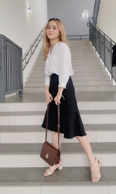 Chân váy đuôi cá hai màu đen / kem | BigBuy360 - bigbuy360.vn