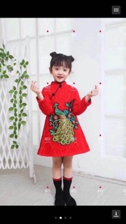 Váy sườn xám hình thêu