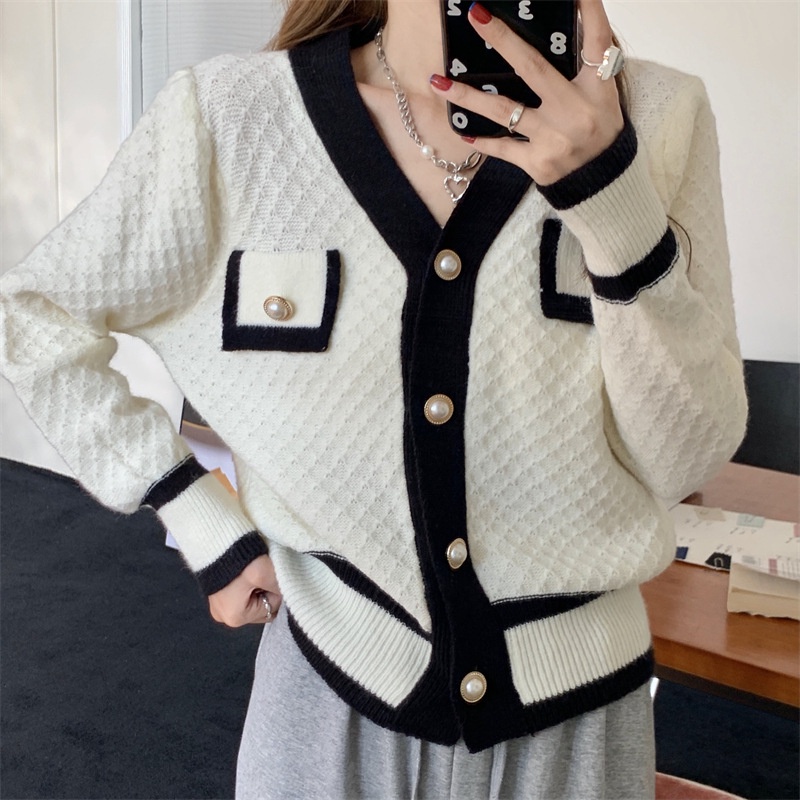Áo Khoác Len Cardigan Cổ V Phối Viền Nắp Túi Đính Cúc Ngọc Phong Cách Trẻ Trung Hàn Quốc