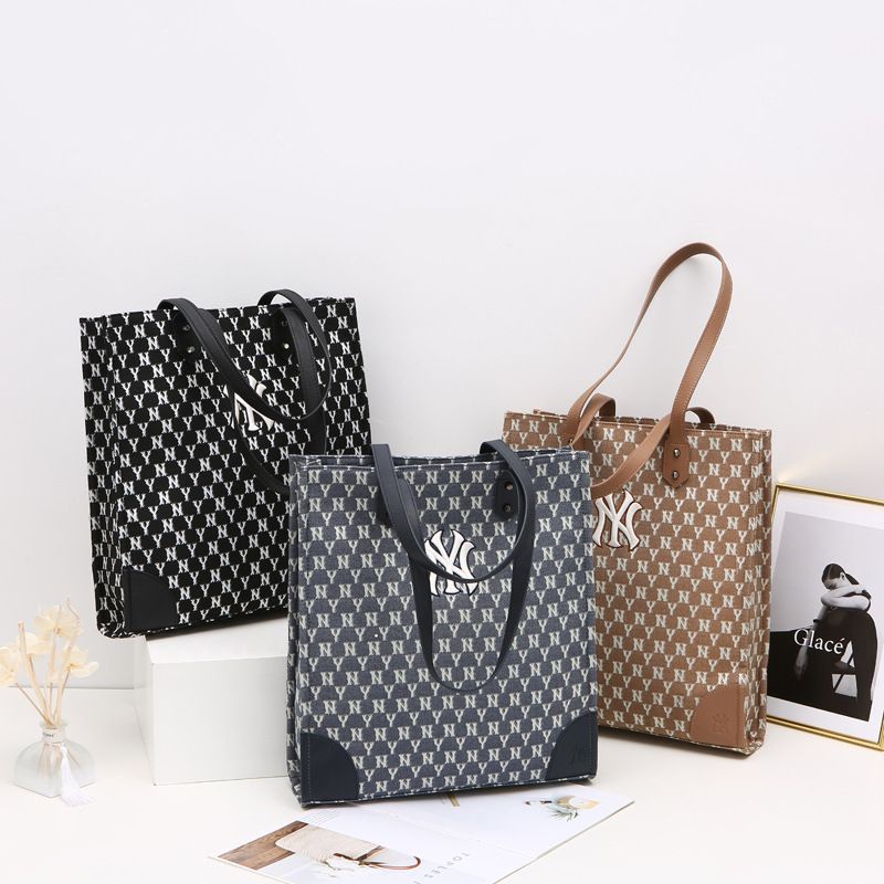Túi Tote MLB NY Monogram Kèm Theo Ví Nhỏ Cầm Tay Unisex, Túi ToTe Cực Hot