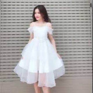 Đầm trễ vai