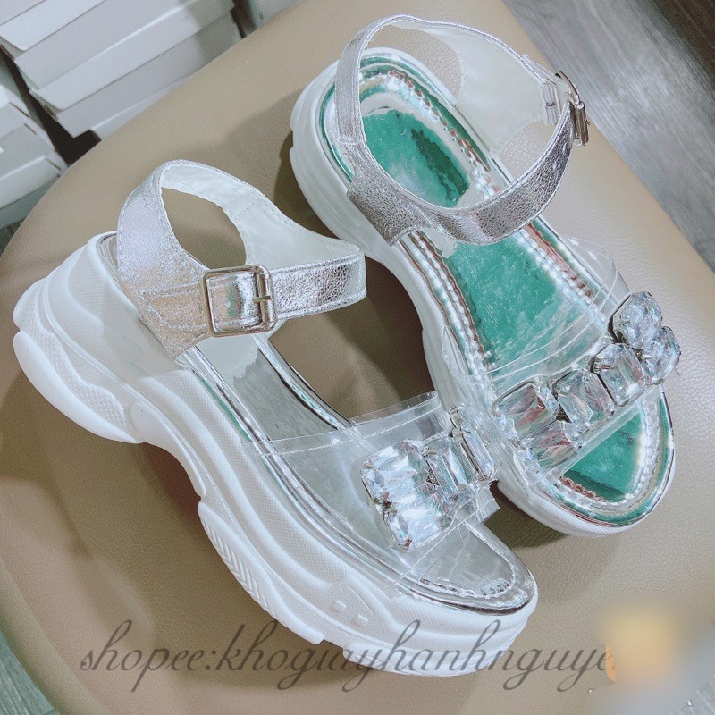 Giày sandal đế cao ulzzang quai trong đính đá