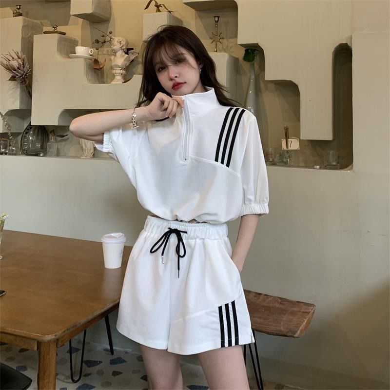 Bộ Đồ Thể Thao Áo Thun Cổ polo Phối Quần Short Ống Rộng Thời Trang Mùa Hè Phong Cách Hàn Quốc Cho Nữ