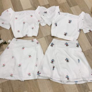 Set áo crop cổ vuông tay phòng + chân váy hoa thêu
