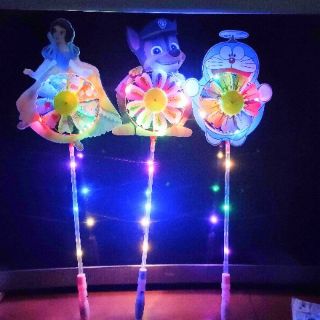 CHONG CHÓNG CÓ ĐÈN LED NHIỀU MÀU