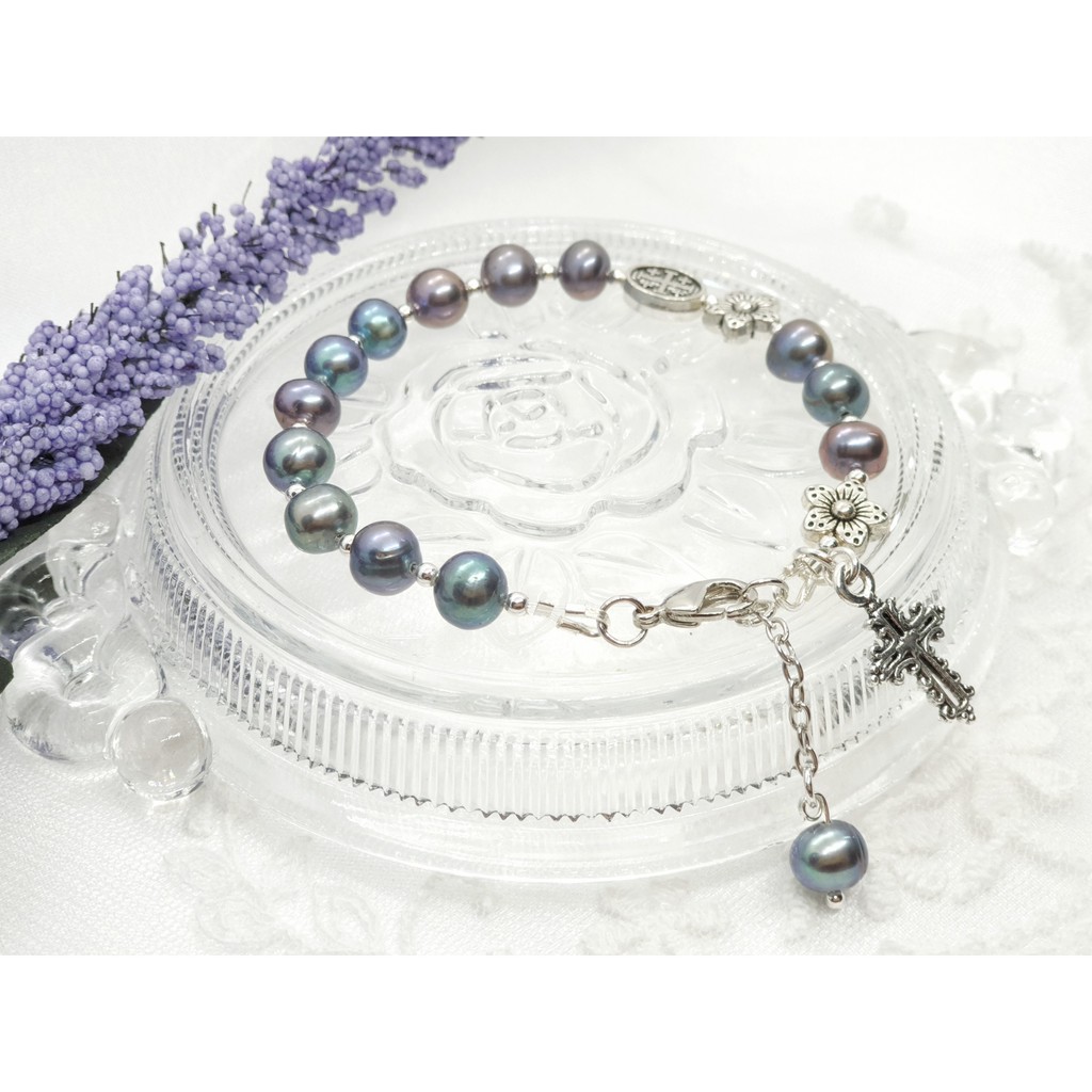 Vòng mân côi Black Fresh Pearl đính charm thánh giá đơn giản thiết kế handmade, phụ kiện quà tặng Công Giáo