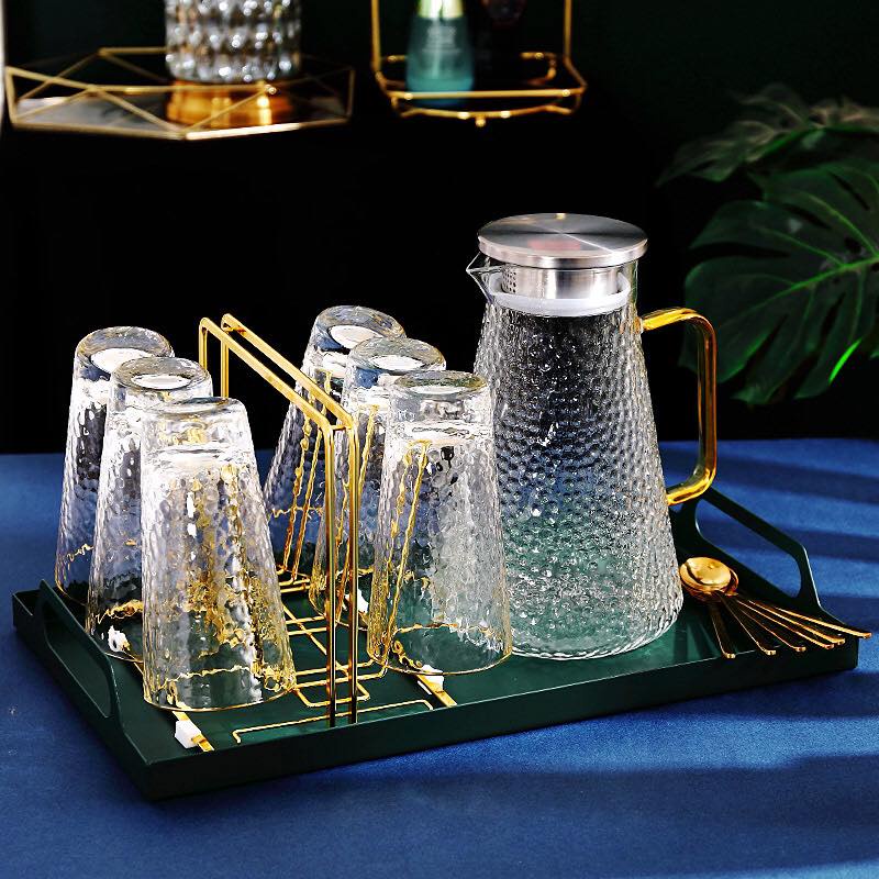 Bình nước thủy tinh chịu nhiệt 1600ml vân sần quai vàng sang trọng