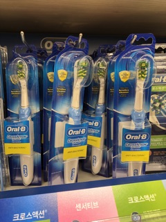 Bàn chải chạy pin Oral B