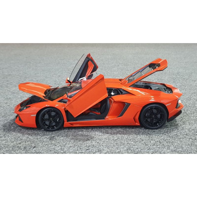 Xe mô hình 🧡 Lamborghini Aventador Lp700 🧡 Tỉ lệ : 1:18 Hãng sản xuất : Welly , Màu Cam