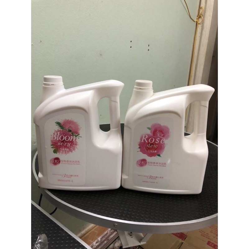 Sữa tắm Joyce &Doll can 4l mẫu cũ.Chuẩn chính hãng spa.