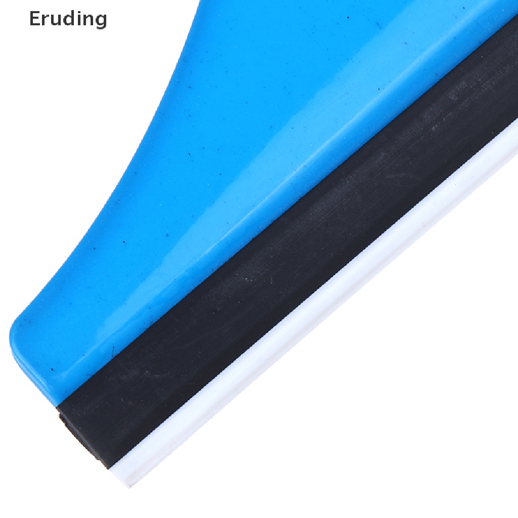 Dụng cụ lau kính chắn gió xe hơi tiện dụng