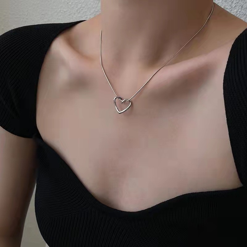 Vòng cổ Mặt Trái Tim Rỗng Đơn Giản