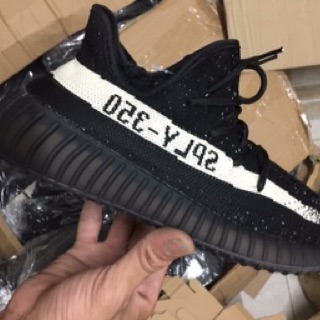 (ẢNH THẬT) YEEZY 350 V2 ĐEN VỆT TRẮNG