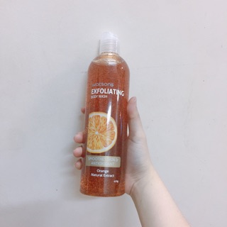 Tẩy da chết kèm sữa tắm .