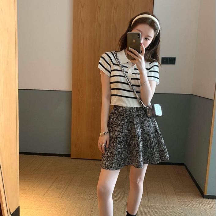 Áo Thun Nữ Tay Ngắn Có Cổ Họa Tiết Sọc Ngang Phong Cách Hàn Quốc