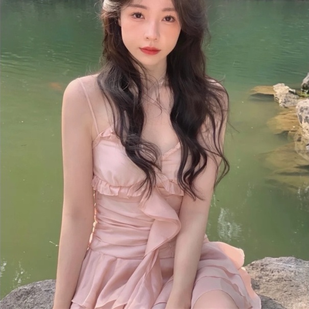 Đầm Hai Dây Thiết Kế Không Đồng Đều Ngọt Ngào Thời Trang Mới Cho Nữ