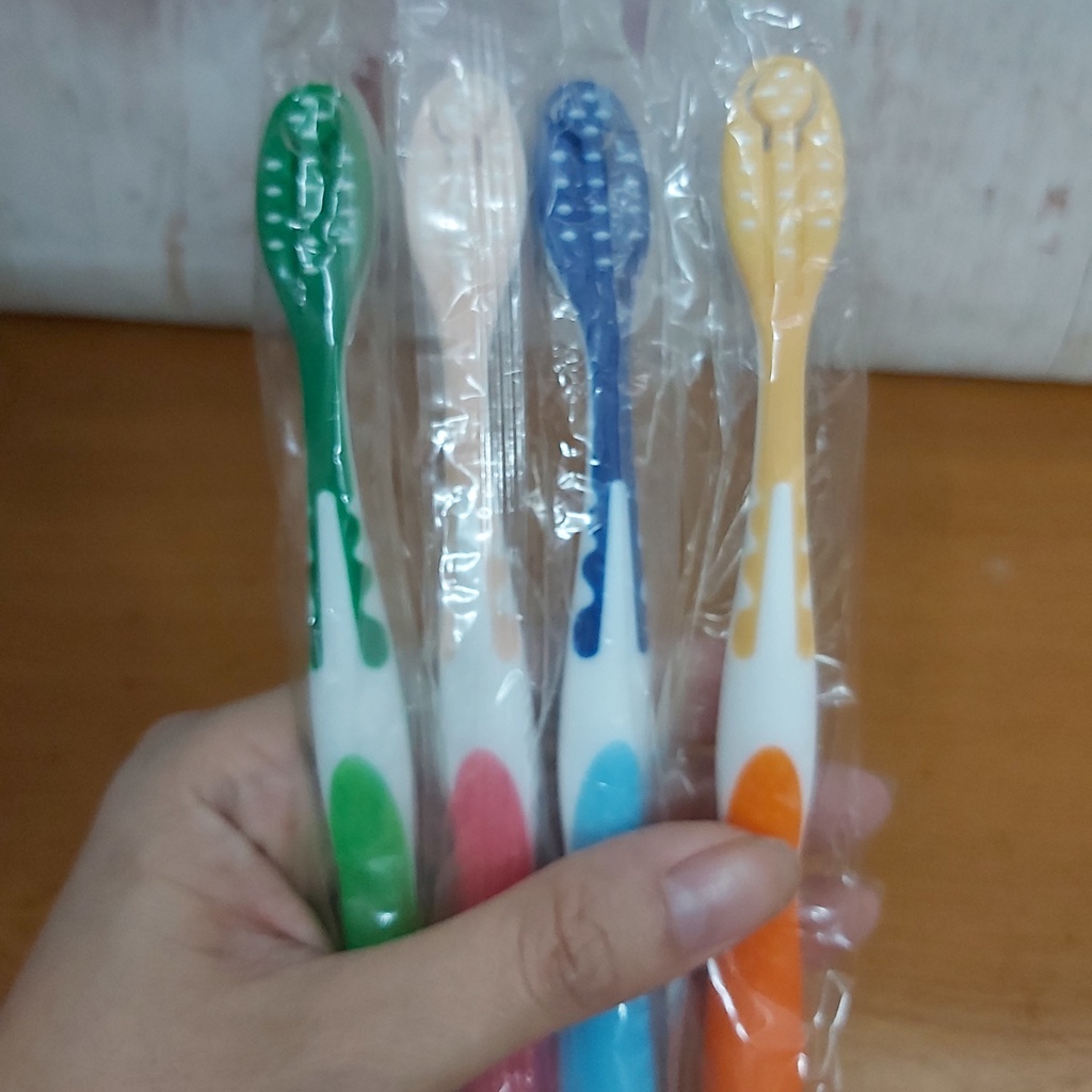 Combo 4 bàn chải đánh răng giá 15k