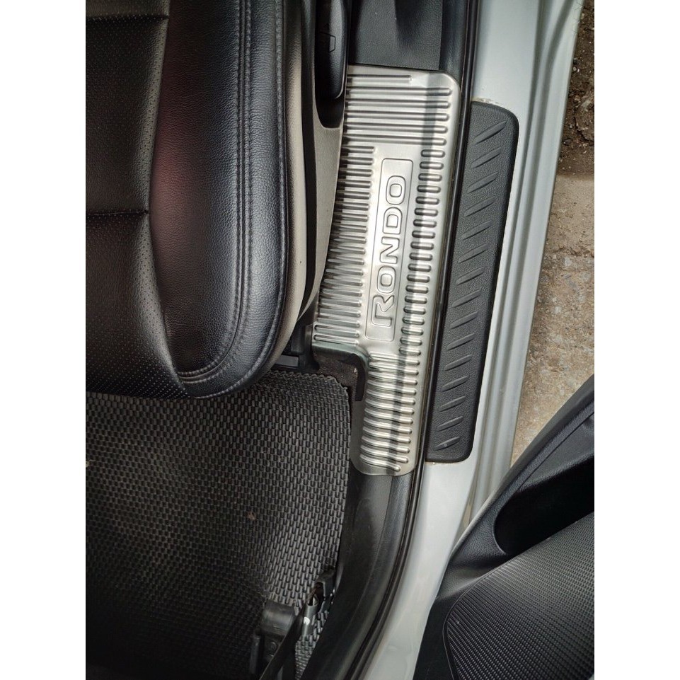 Ốp Bậc Cửa Xe Kia Rondo 2018 2019 2020 2021 mẫu Inox