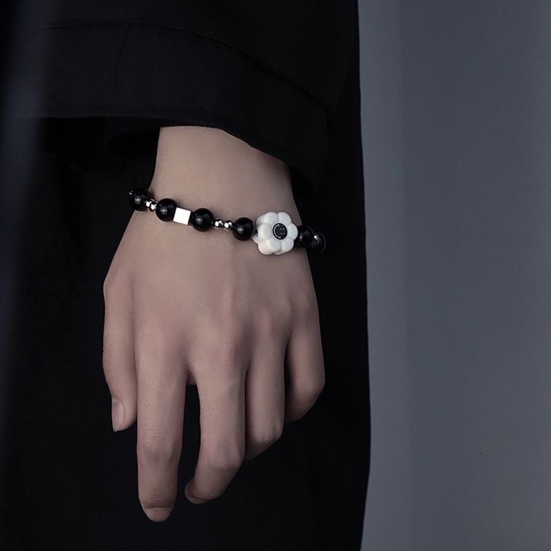 Vòng đeo tay bằng thép titan họa tiết hoa cúc nhỏ phong cách hip hop Hàn Quốc