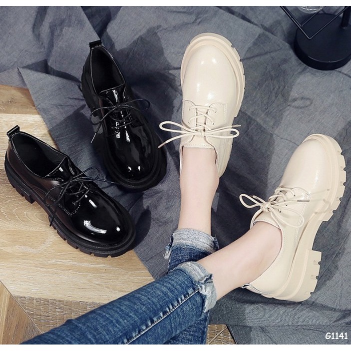 Giày nữ da bóng đế răng cưa cao 5cm 2 màu đen, be tôn dáng
