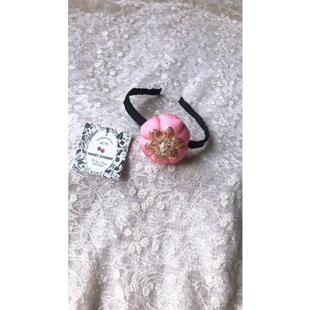 Bờm bí đeo cùng hanbok