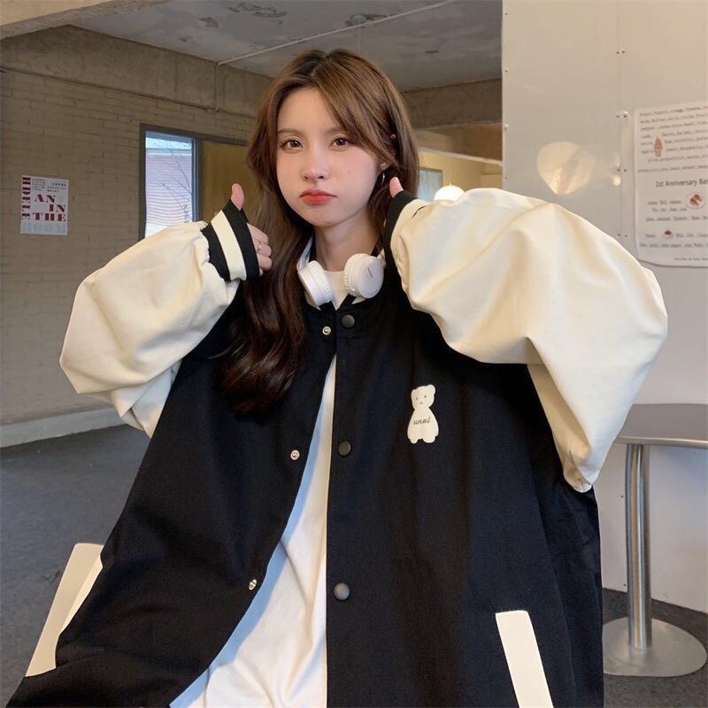 Áo bomber nỉ tay dài viền đen trắng họa tiết gấu form rộng màu đen thời trang unisex 1sizeshop | BigBuy360 - bigbuy360.vn