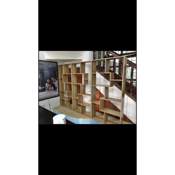 Kệ Sách Để Sàn Tiện Íchsale Sốc