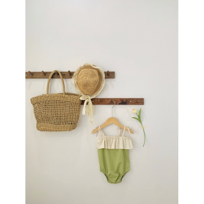 Đồ bơi bèo ở ngực hoạ tiết chấm bi, màu bơ cực xinh