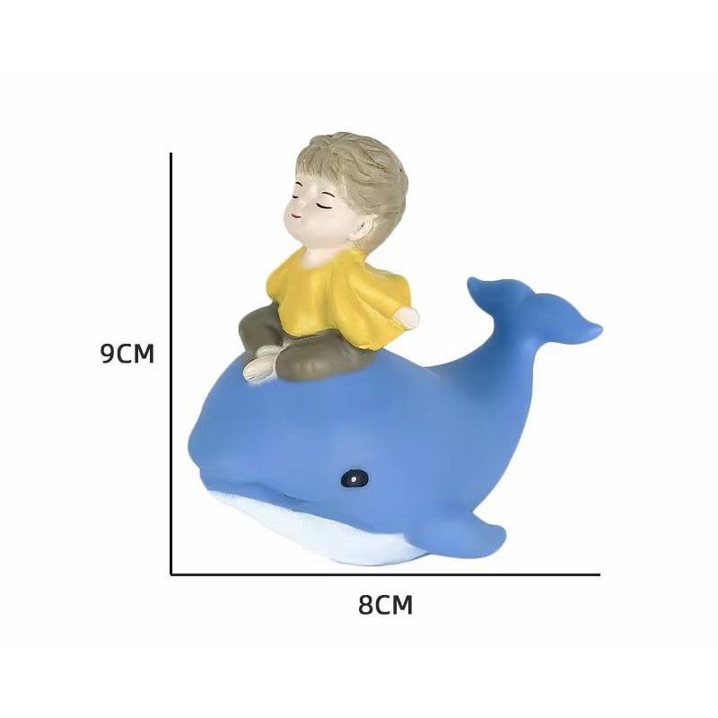 Tượng em bé ngồi cá voi xanh
