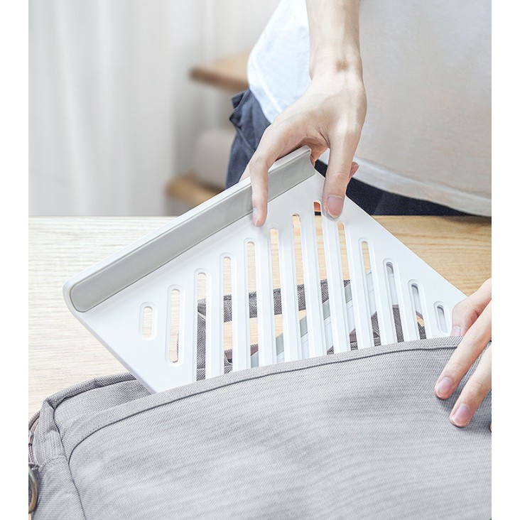 Kệ Đỡ Máy Tính Laptop Macbook Gấp Gọn Để Bàn Kiêm Đế Tản Nhiệt Bằng Nhựa ABS Cứng Cáp Đa Năng CBOX D16