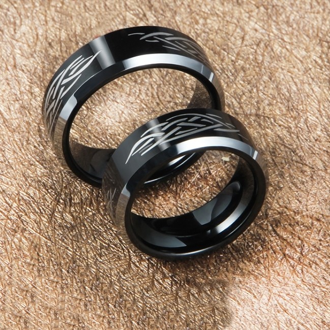 Nhẫn nam trơn đen kèm hoa văn trắng chất liệu vonfram cao cấp không gỉ bề mặt 8 mm