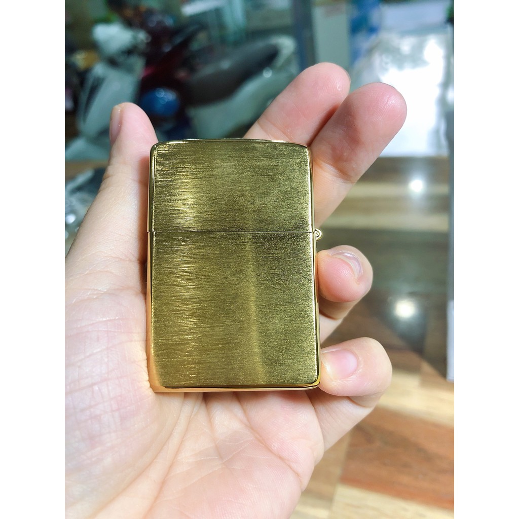 LA MÃ - VỎ BẬT LỬA ZIPPO MÀU VÀNG LOẠI XƯỚC NGANG Mọc La mã | BigBuy360 - bigbuy360.vn