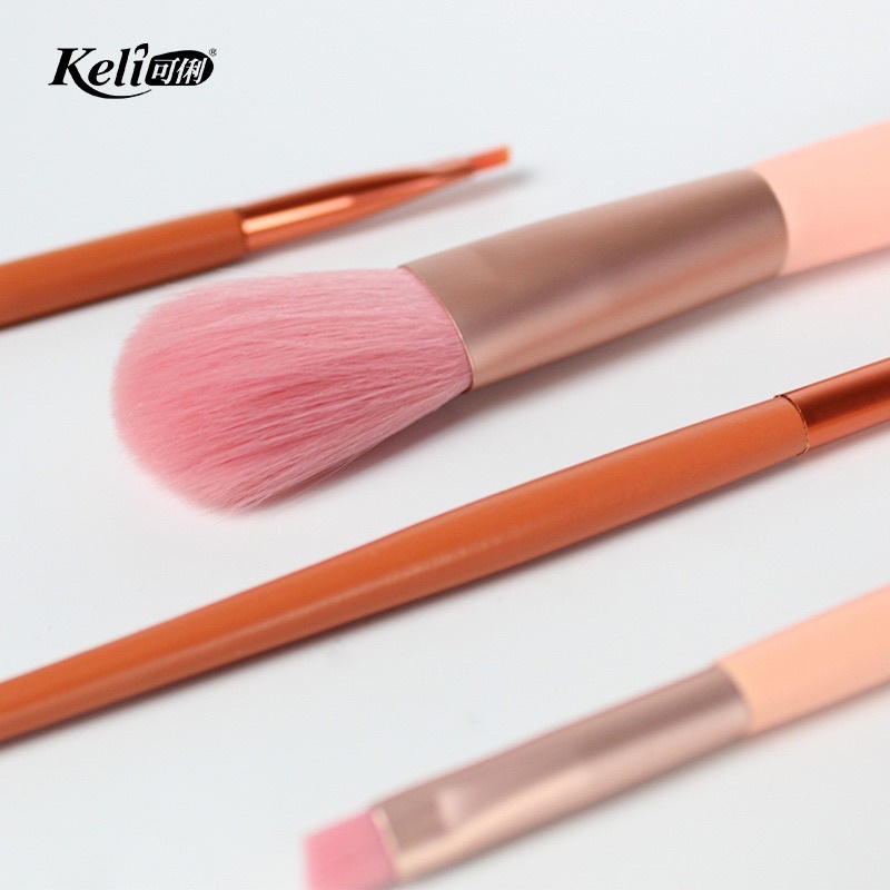 Bộ 4 cọ trang điểm cán gỗ màu Pastel xinh xắn