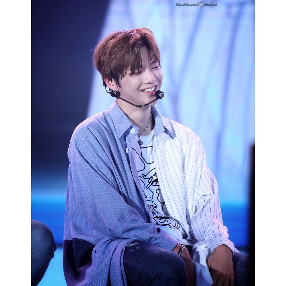 ẢNH THẬT ÁO SƠ MI KANG DANIEL PHỐI ĐẸP