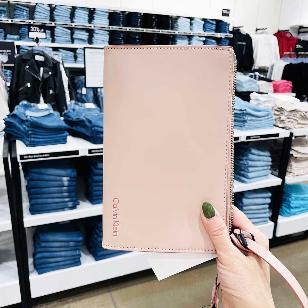 Túi đeo vai nữ Calvin Klein Embossed Logo Convertible Pouch, Pink