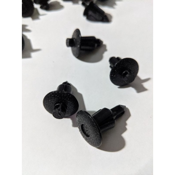 3 cái nút nhựa to  dàn áo xe máy / ốc nhựa xe máy