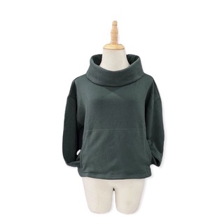 Áo thun cổ lọ xuất dư