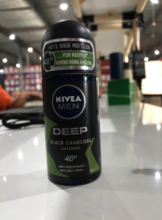Lăn Khử Mùi Nivea Than Đen Hương Rừng Amazon 50ml