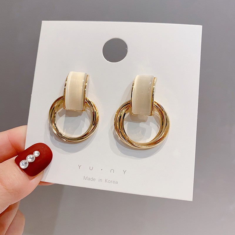 Khuyên tai tròn thiết kế độc đáo thời trang cho nữ