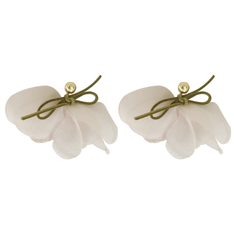 Bông tai hình cánh hoa trắng thanh lịch nhã nhặn