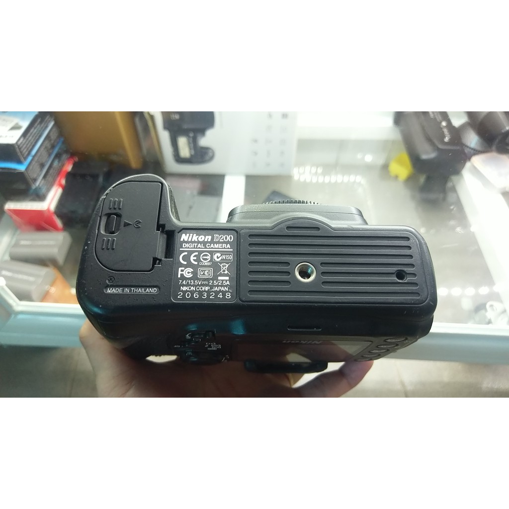 Máy Ảnh ống kính rời kĩ thuật số Nikon D200 . | BigBuy360 - bigbuy360.vn