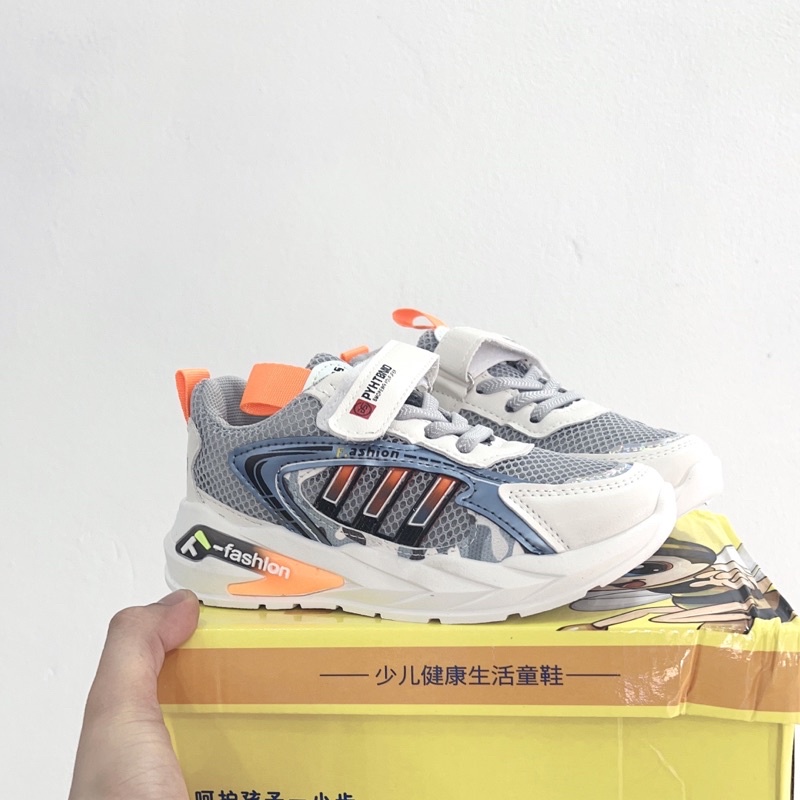 Giày thể thao cho bé trai - Giày đi học cho bé đi tập thể dục thoáng mát siêu nhẹ (sz27-sz38) có quai dán QCCC  8811