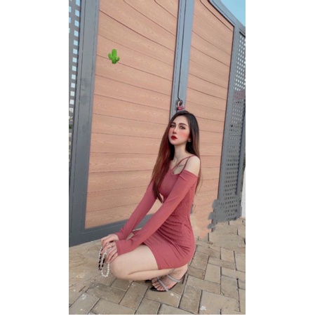 Đầm body trễ vai tay dài phối cổ yếm siêu tôn dáng