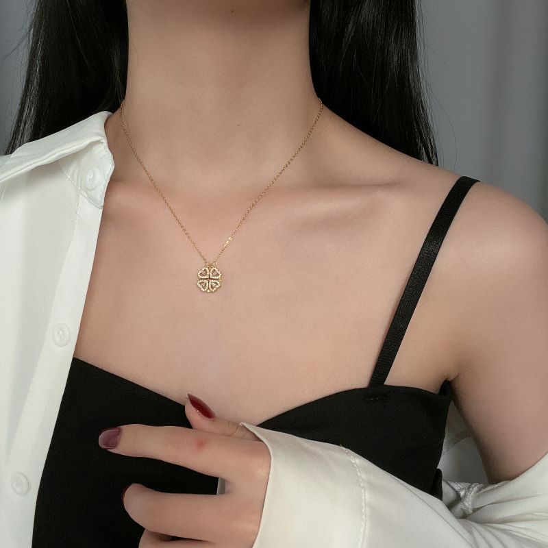 Dây Chuyền Mặt Cỏ Bốn Lá Đính Đá Zircon Thời Trang Hàn Quốc