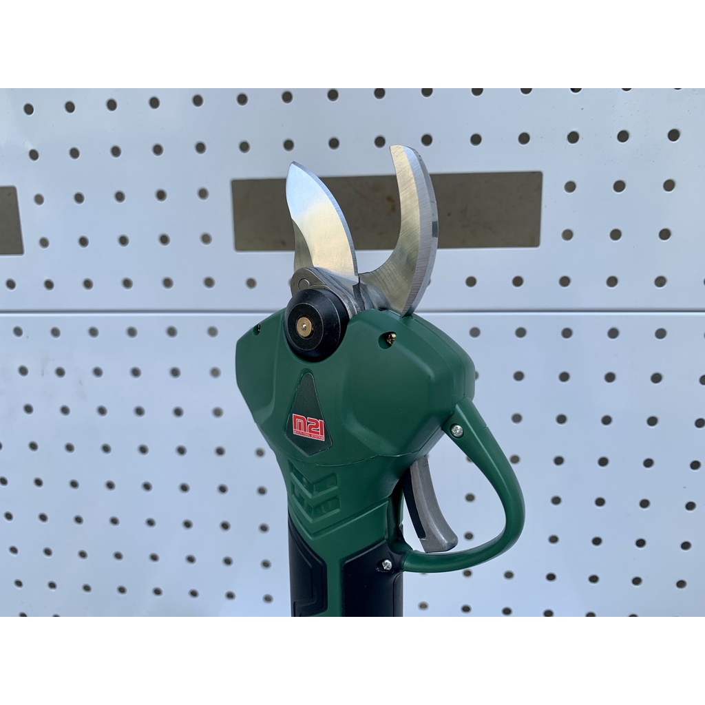 Máy Cắt Cành Dùng Pin Dekton / M21-MCC32 / Chân Pin Phổ Thông Makita·