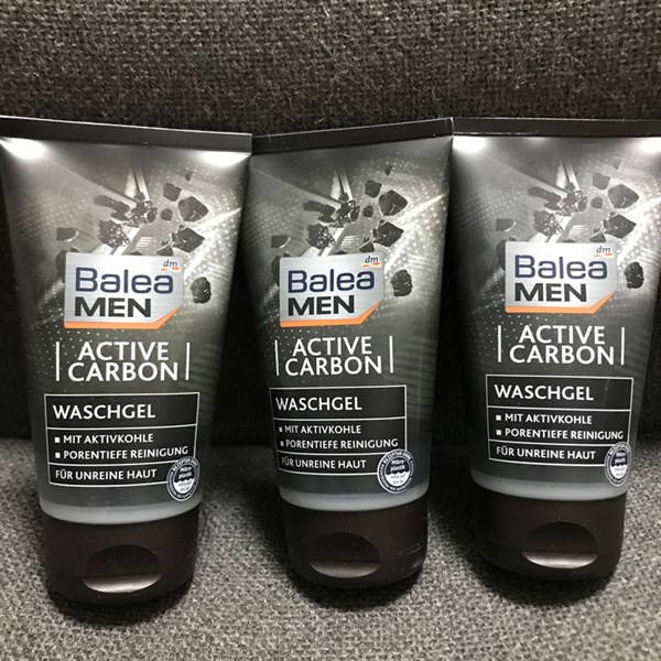 Sữa rửa mặt Balea men Active carbon 150ml-đen - xuất xứ Đức