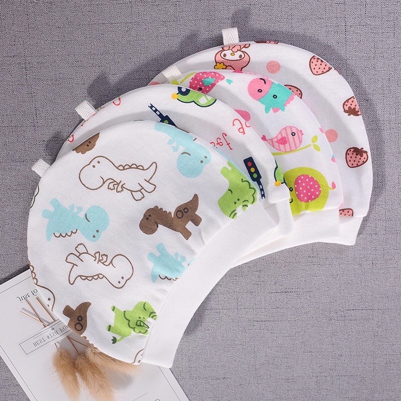Mũ Sơ Sinh Cotton Nền Trắng Họa Tiết Vải Mỏng Mềm Thoáng Mát Cho Bé Yêu Chubby Store